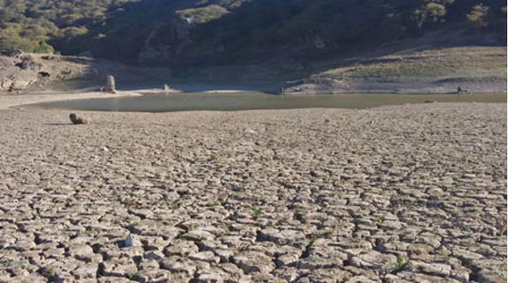 Un lago seco en california.