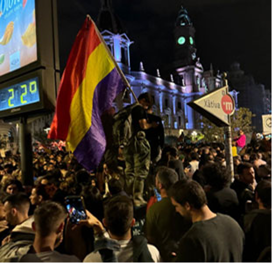 PROTESTAN MILES EN LAS CALLES DE VALENCIA; IGNOMINIA DEL PRESIDENTE DE LA COMUNIDAD EN LA TRAGEDIA
LA JORNADA
