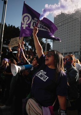 MILES MARCHAN EN EL DÃA INTERNACIONAL PARA ERRADICAR LA VIOLENCIA CONTRA LA MUJER
LA JORNADA
