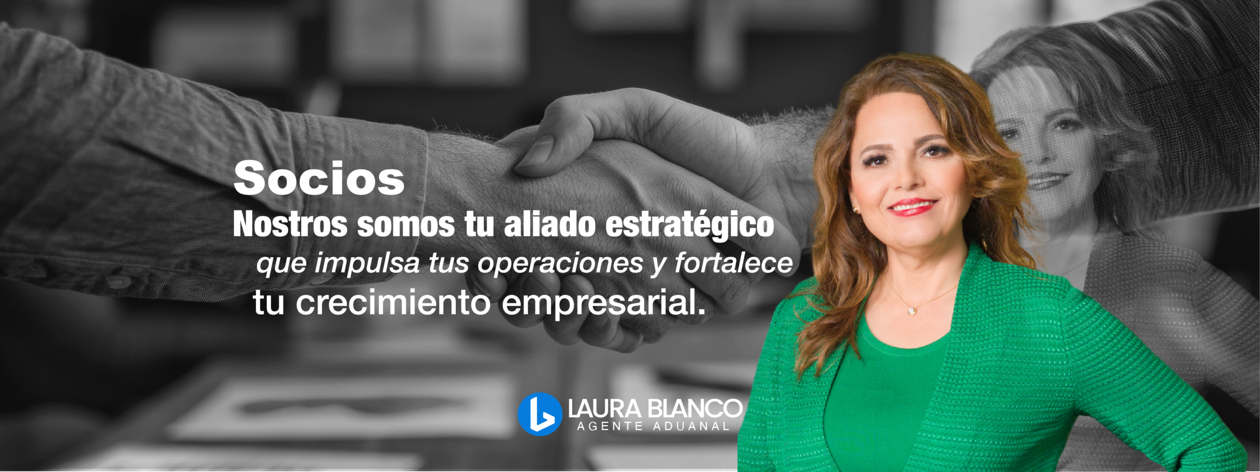 Una mujer vestida de verde aparece delante de un fondo en el que se ve un apretón de manos y su retrato en escala de grises, junto con un texto sobre alianzas empresariales estratégicas para Laura Bianco, agente de aduanas especializada en importación, exportación y almacenamiento.